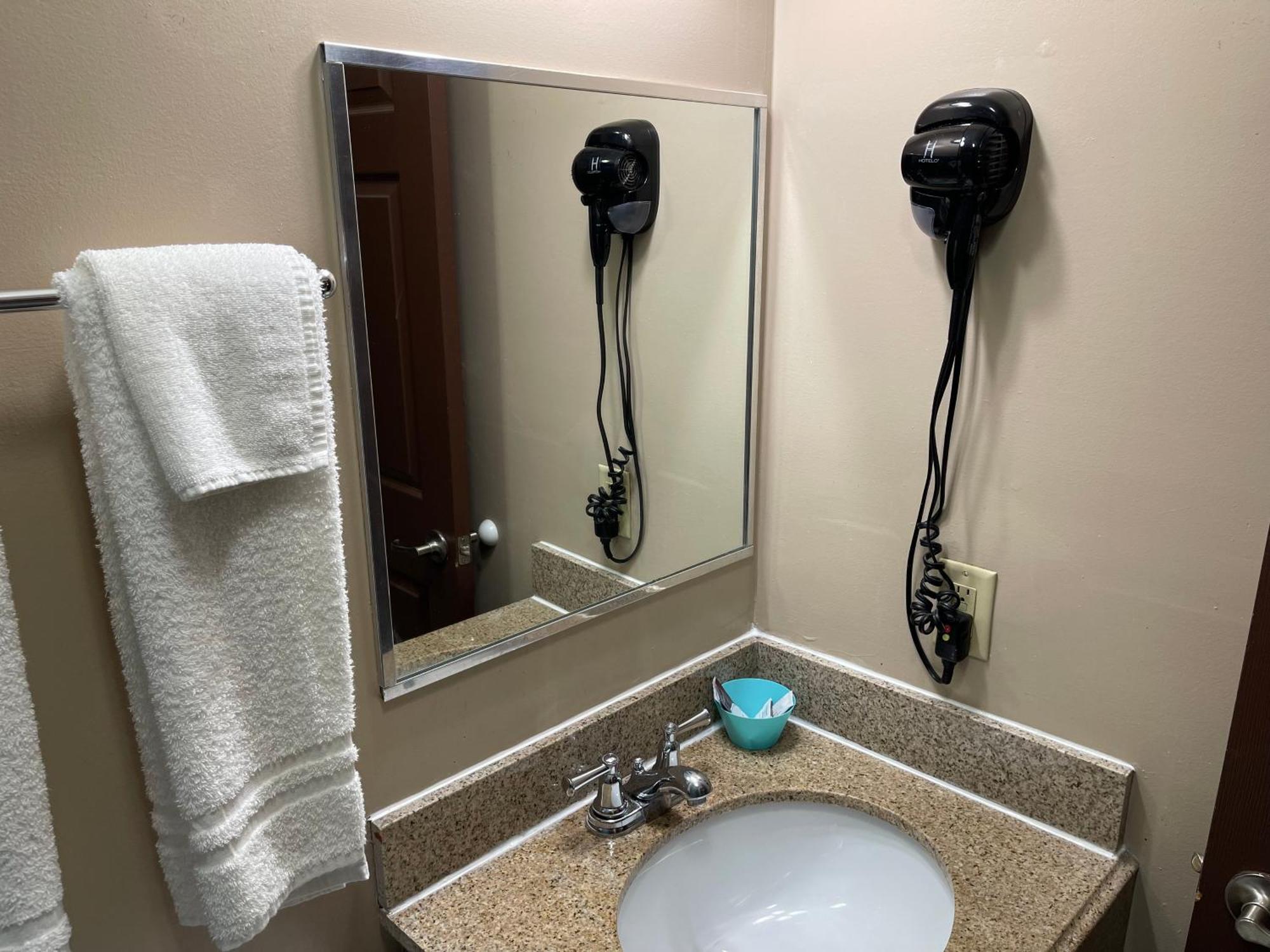 أشتابولا Economy Inn & Suites المظهر الخارجي الصورة