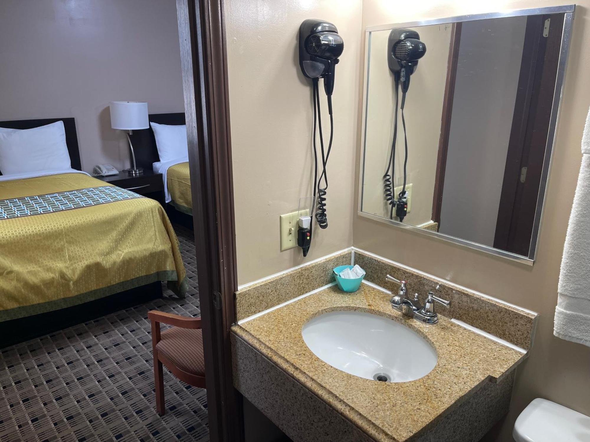 أشتابولا Economy Inn & Suites المظهر الخارجي الصورة